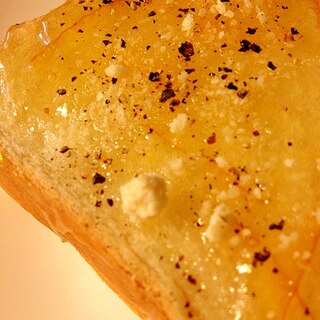 マーマレードとパルメザンチーズのトースト☆*